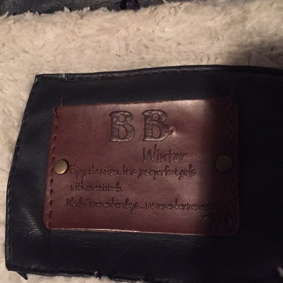 Gray leather type jacket with a good - Picture 3 of 4